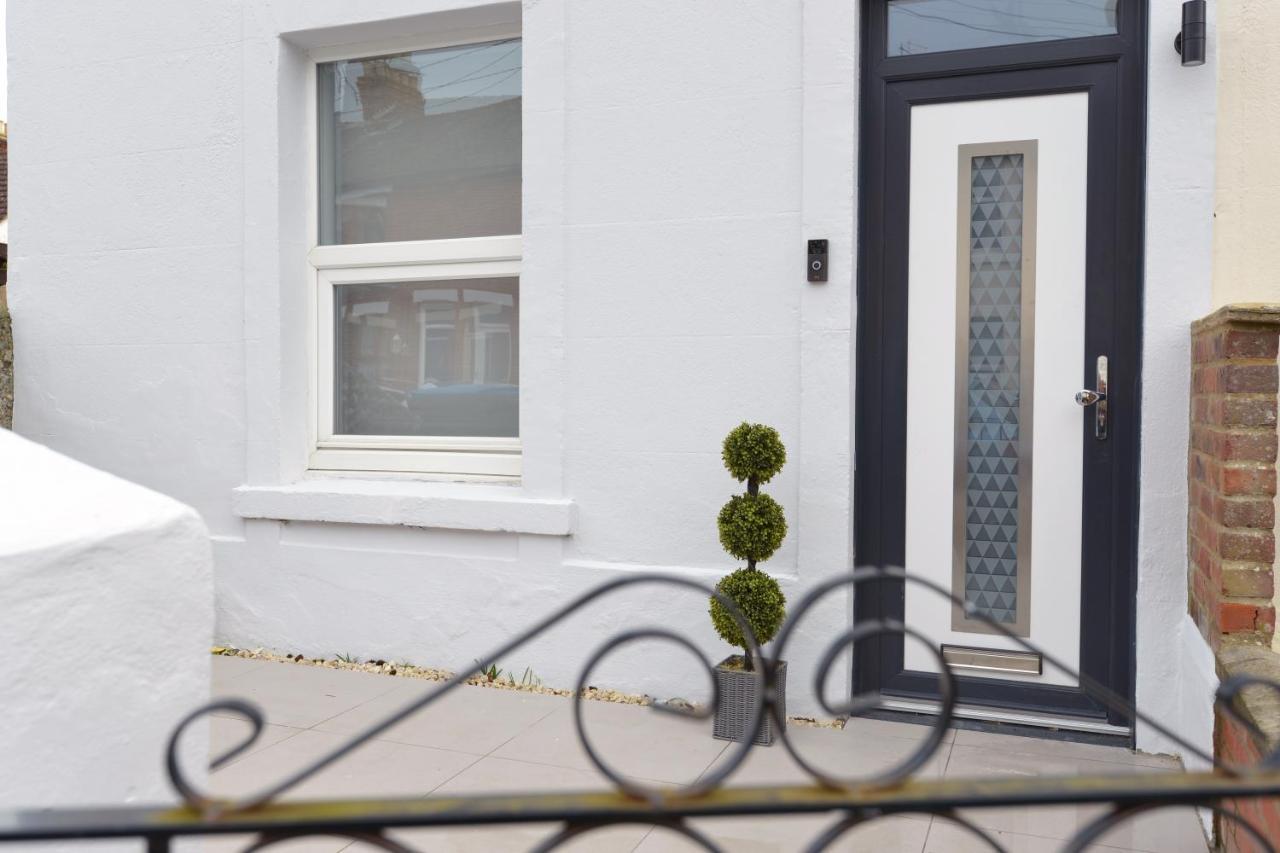 Outstanding Modernised 3/4 Double Bedroomed House Литлхемптон Экстерьер фото